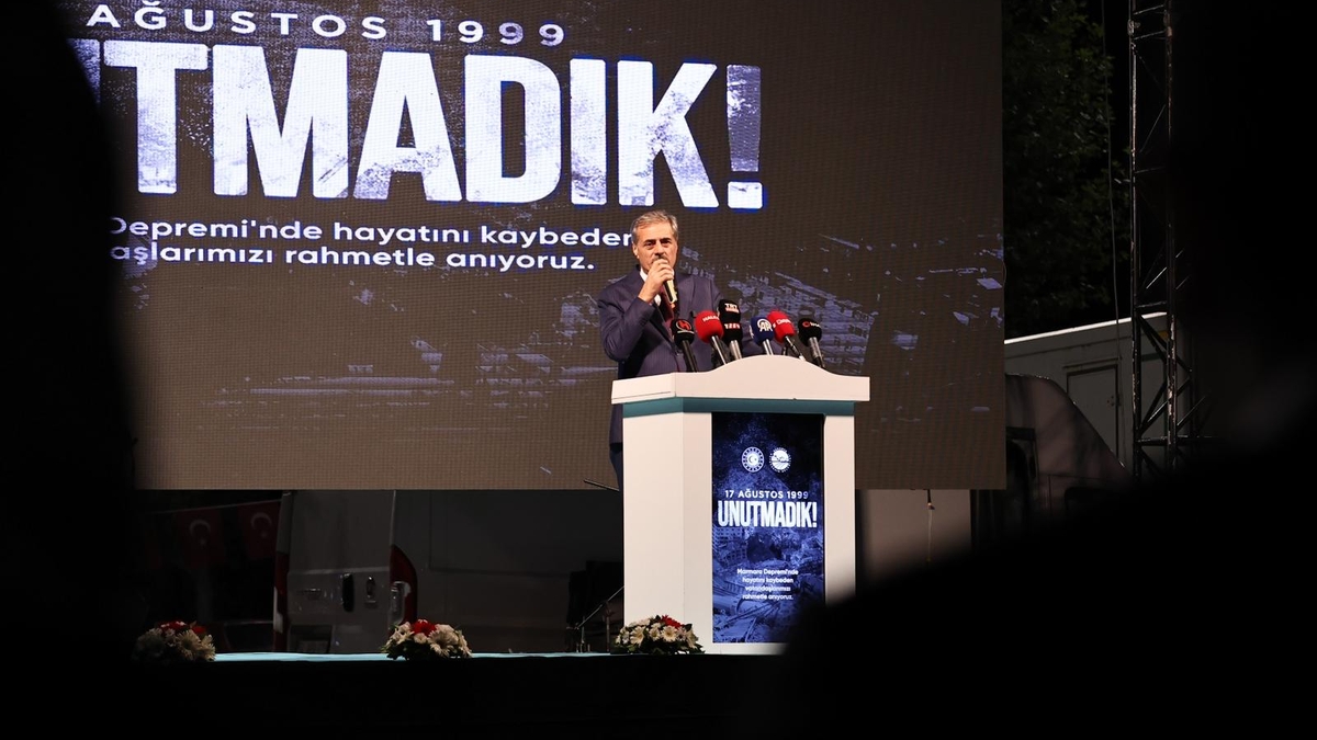 Sakarya'da deprem şehitleri dualarla anıldı