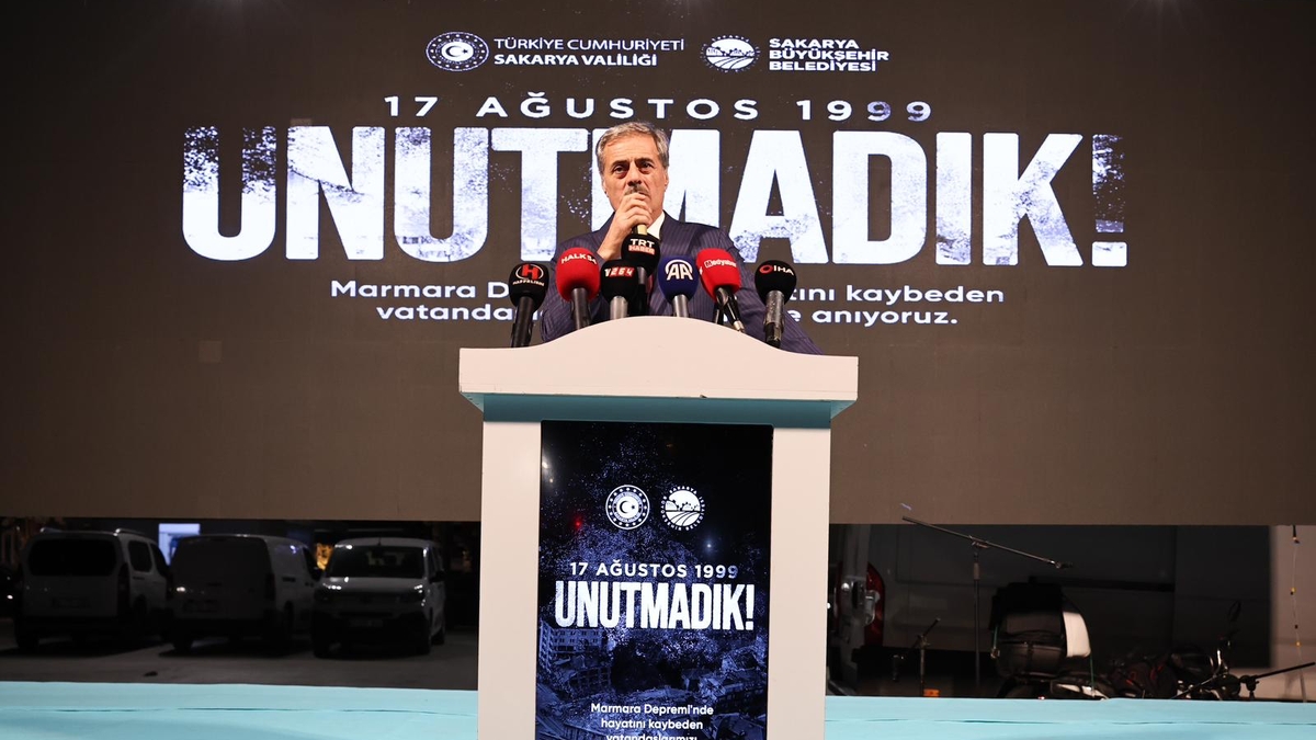 Sakarya'da deprem şehitleri dualarla anıldı