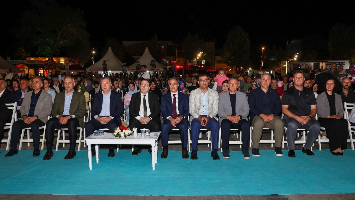 Sakarya'da deprem şehitleri dualarla anıldı