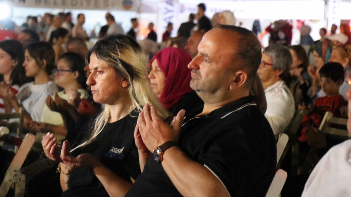 Sakarya'da deprem şehitleri dualarla anıldı