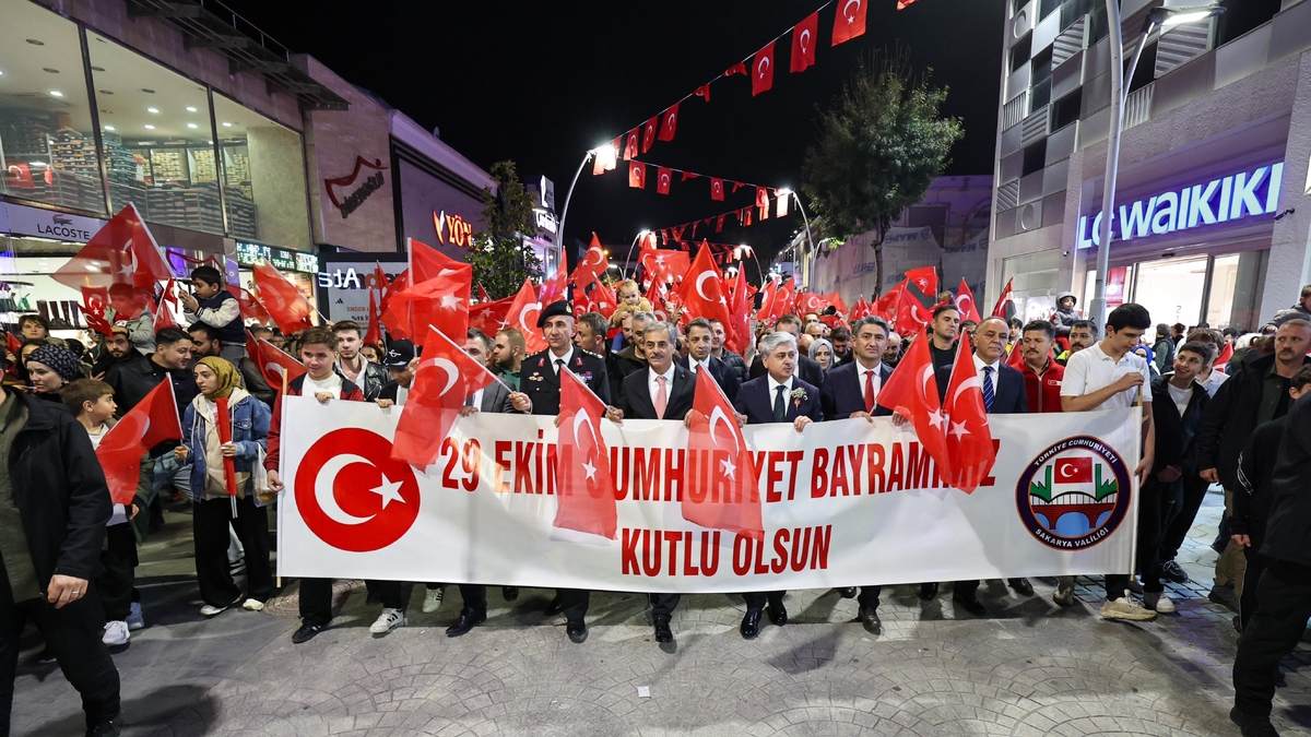 Sakarya'da fener alayı düzenlendi