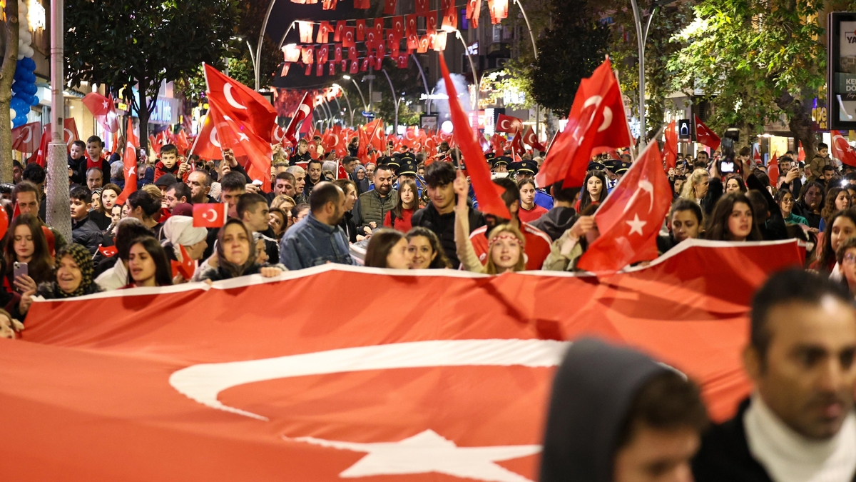 Sakarya'da fener alayı düzenlendi
