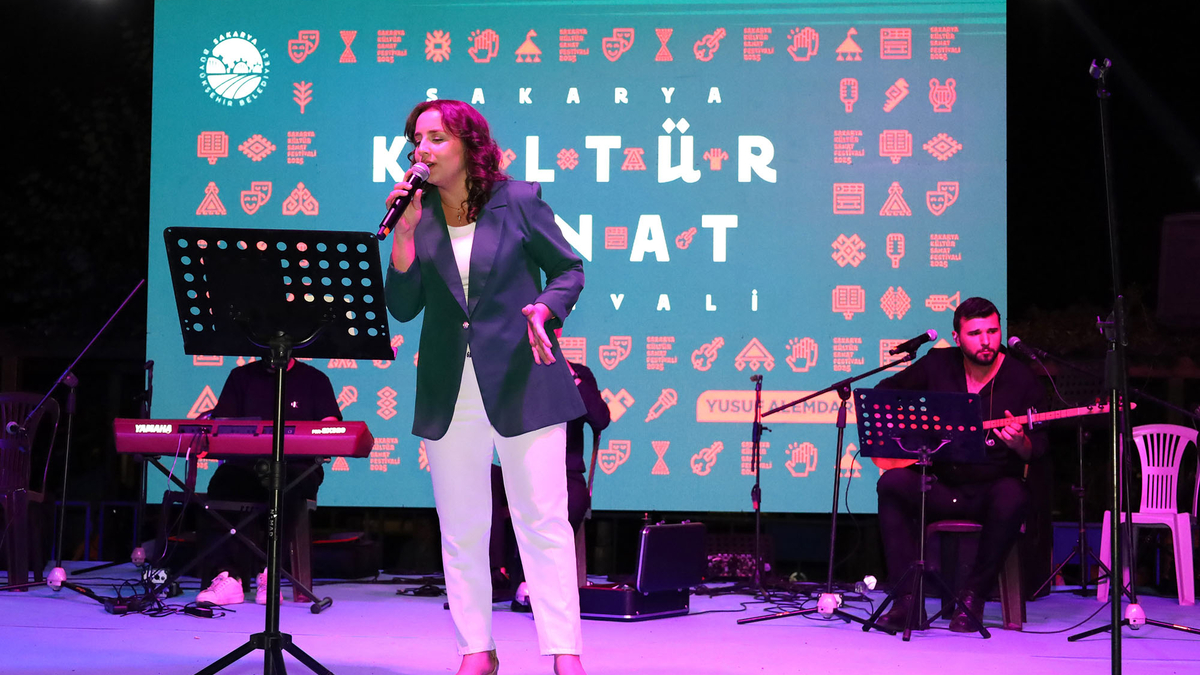 Sakarya'da festival coşkusu Doğu ve Güneydoğu Anadolu ile sürdü