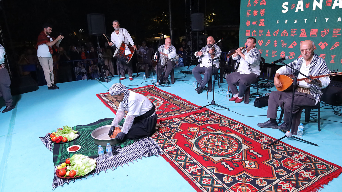 Sakarya'da festival coşkusu Doğu ve Güneydoğu Anadolu ile sürdü