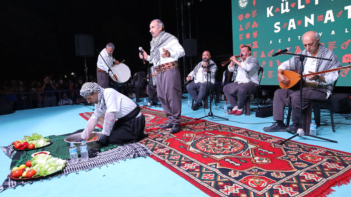 Sakarya'da festival coşkusu Doğu ve Güneydoğu Anadolu ile sürdü