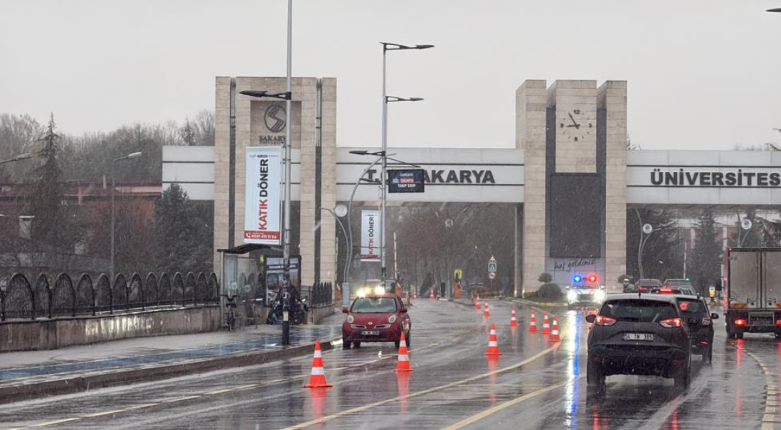 Sakarya'da kar yağışı kendisini gösterdi