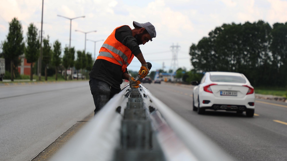 Sakarya'da motorcu dostu bariyerler
