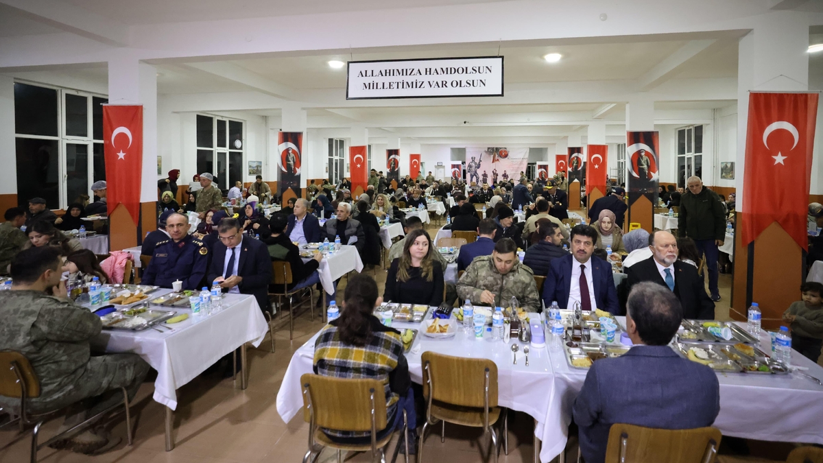 Sakarya'da şehit aileleri ve gaziler onuruna iftar