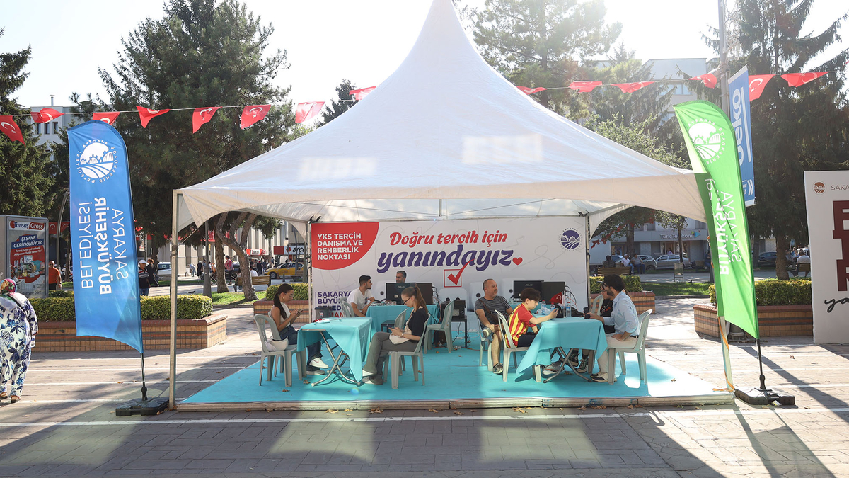 Sakarya'da YKS’ye giren gençlere tercih için ücretsiz danışmanlık