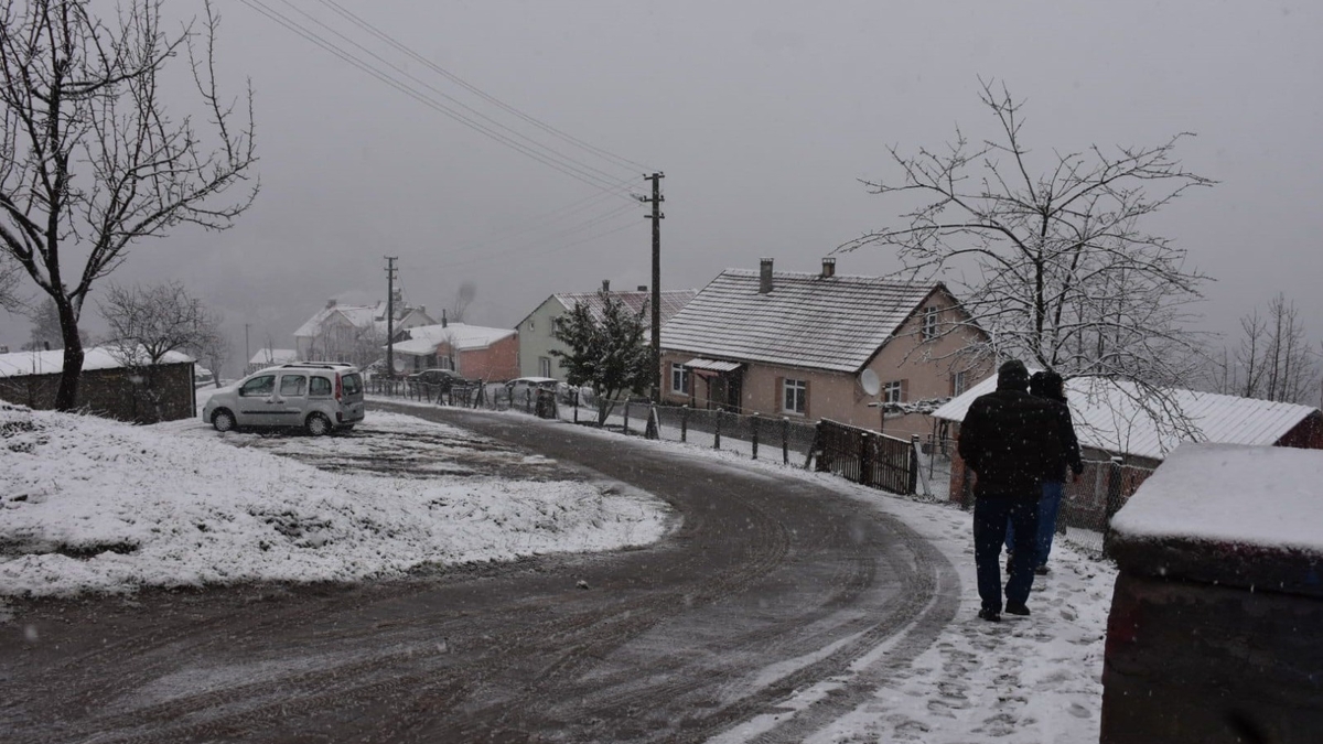 Sakarya'da yüksek kesimlere kar yağdı
