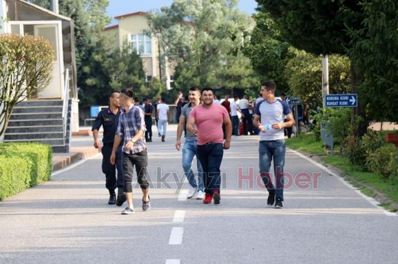 Sakarya'daki kışlalarda erken terhis sevinci