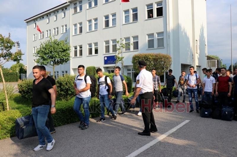 Sakarya'daki kışlalarda erken terhis sevinci