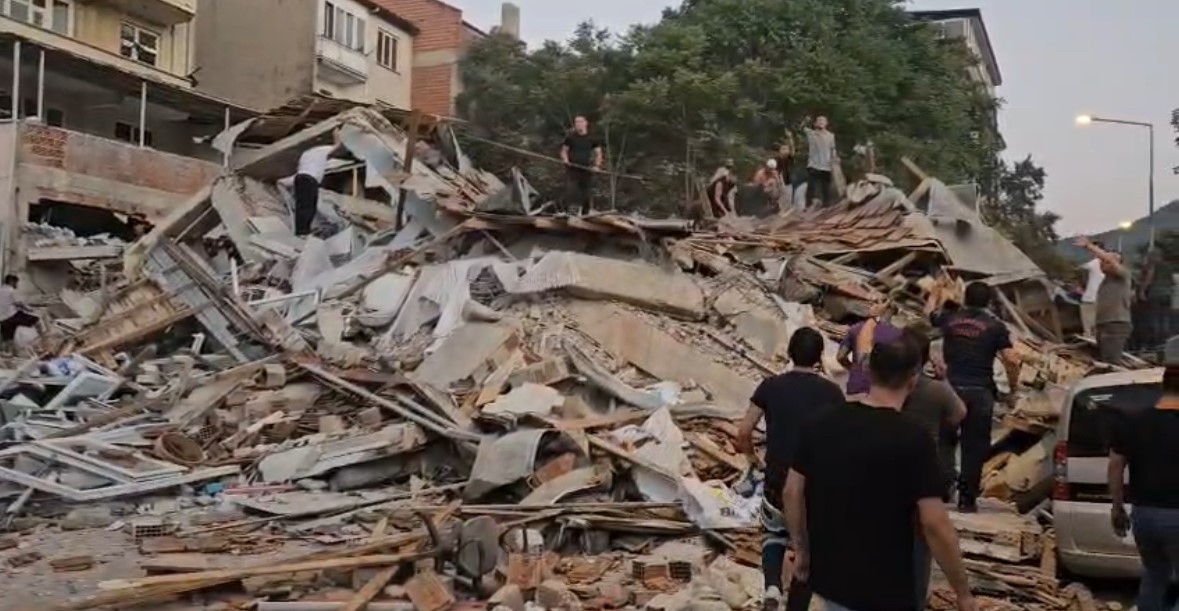 Sakarya'dan depremin yaşandığı Balıkesir'e takviye