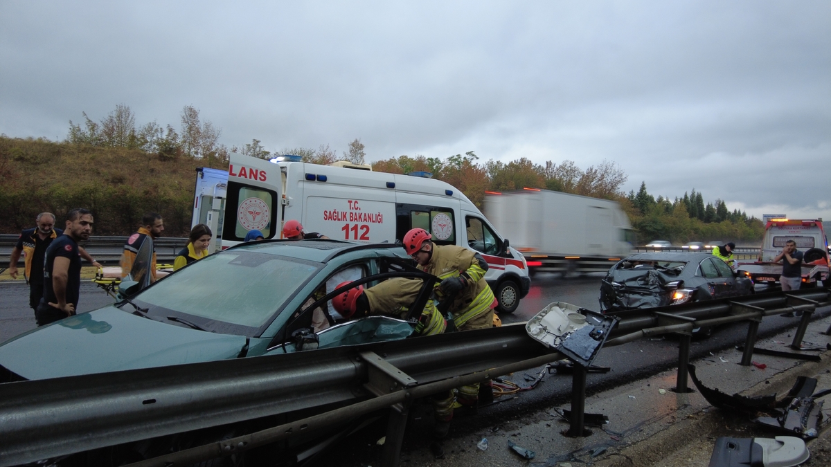 Sakarya-Düzce sınırında kaza 5 yaralı