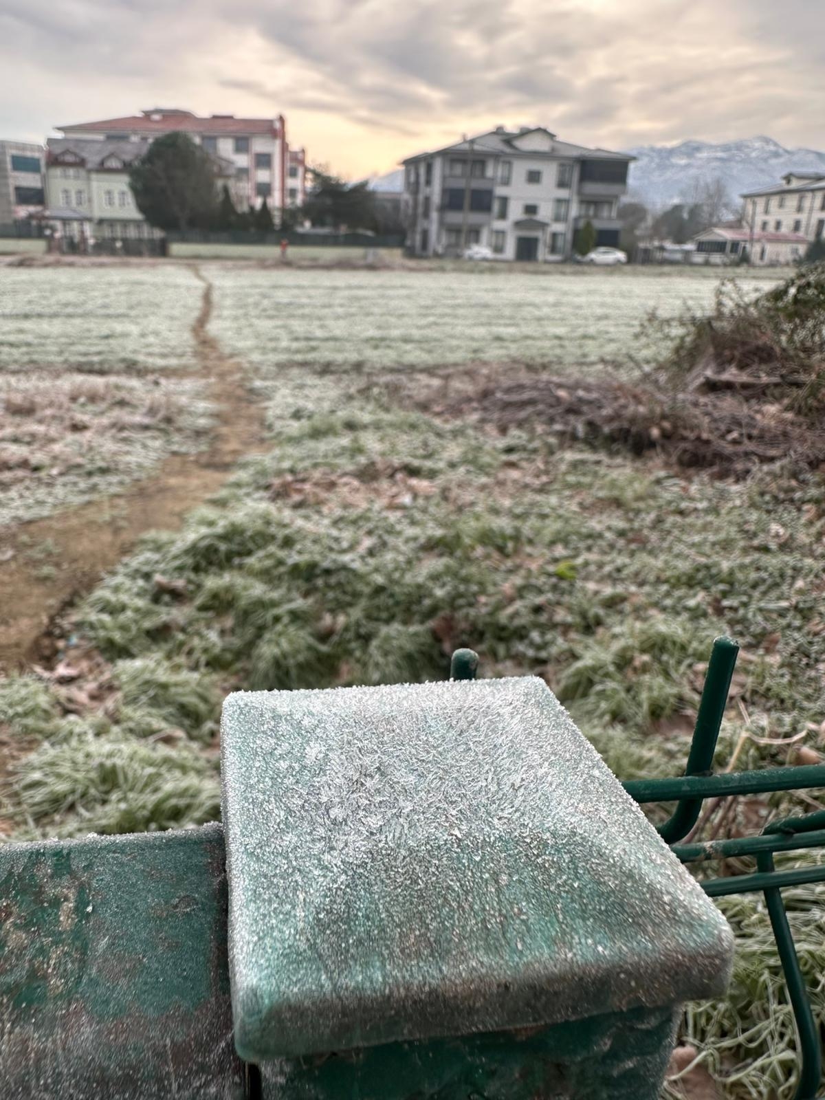 Sakarya güne böyle uyandı; Buz kesti