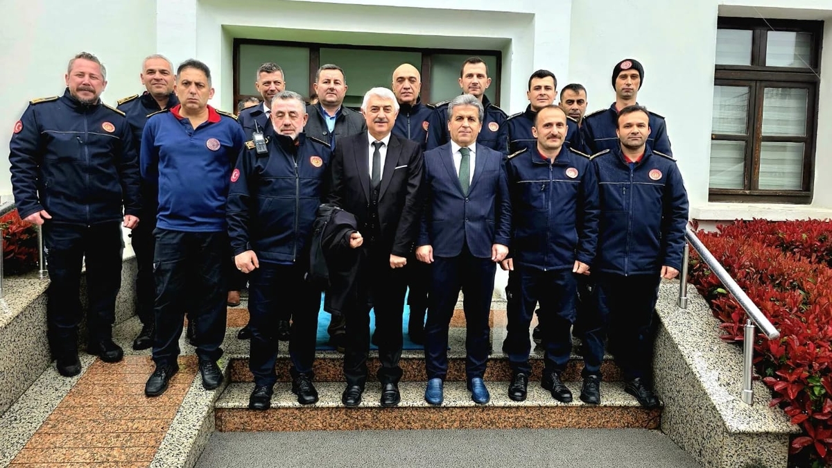Sakarya İtfaiyesi Bayramlaştı: Başkan Alemdar Ekiplerle Bir Araya Geldi