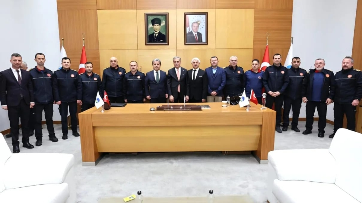 Sakarya İtfaiyesi Bayramlaştı: Başkan Alemdar Ekiplerle Bir Araya Geldi