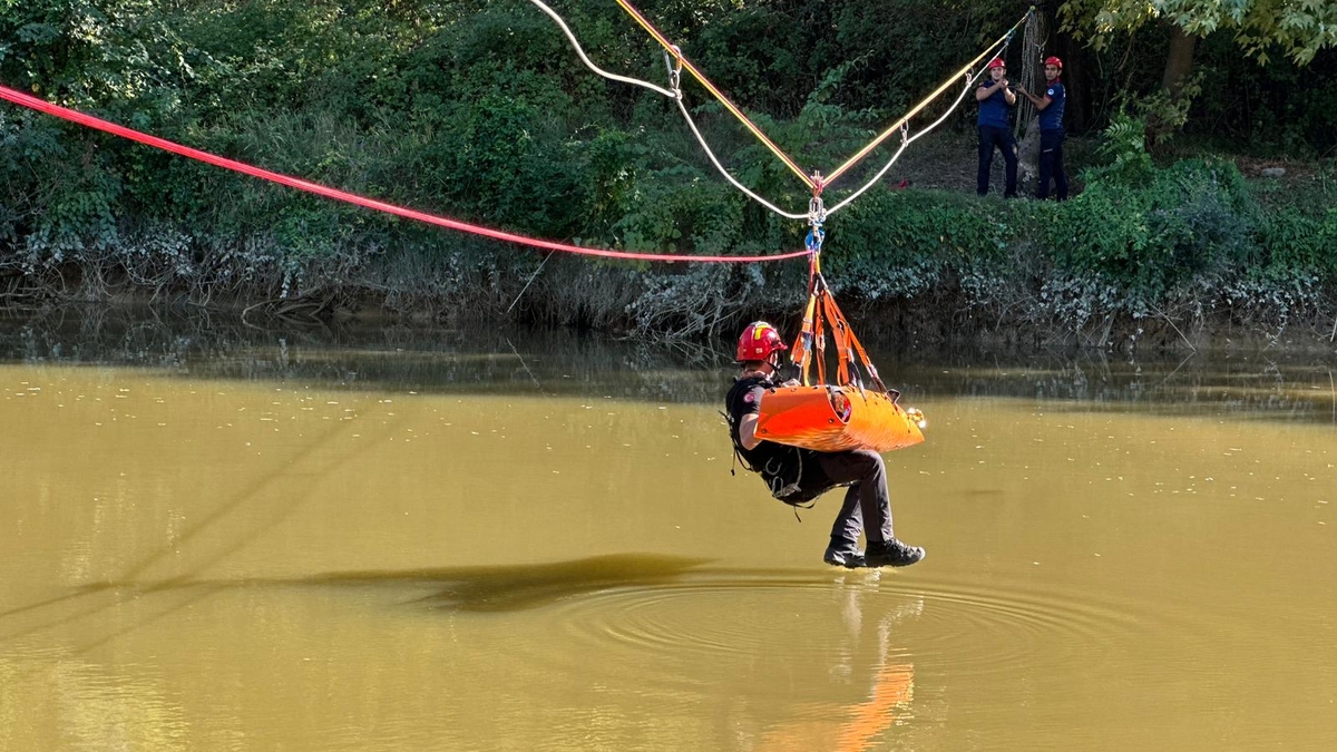 Sakarya Nehri'nde kurtarma tatbikatı