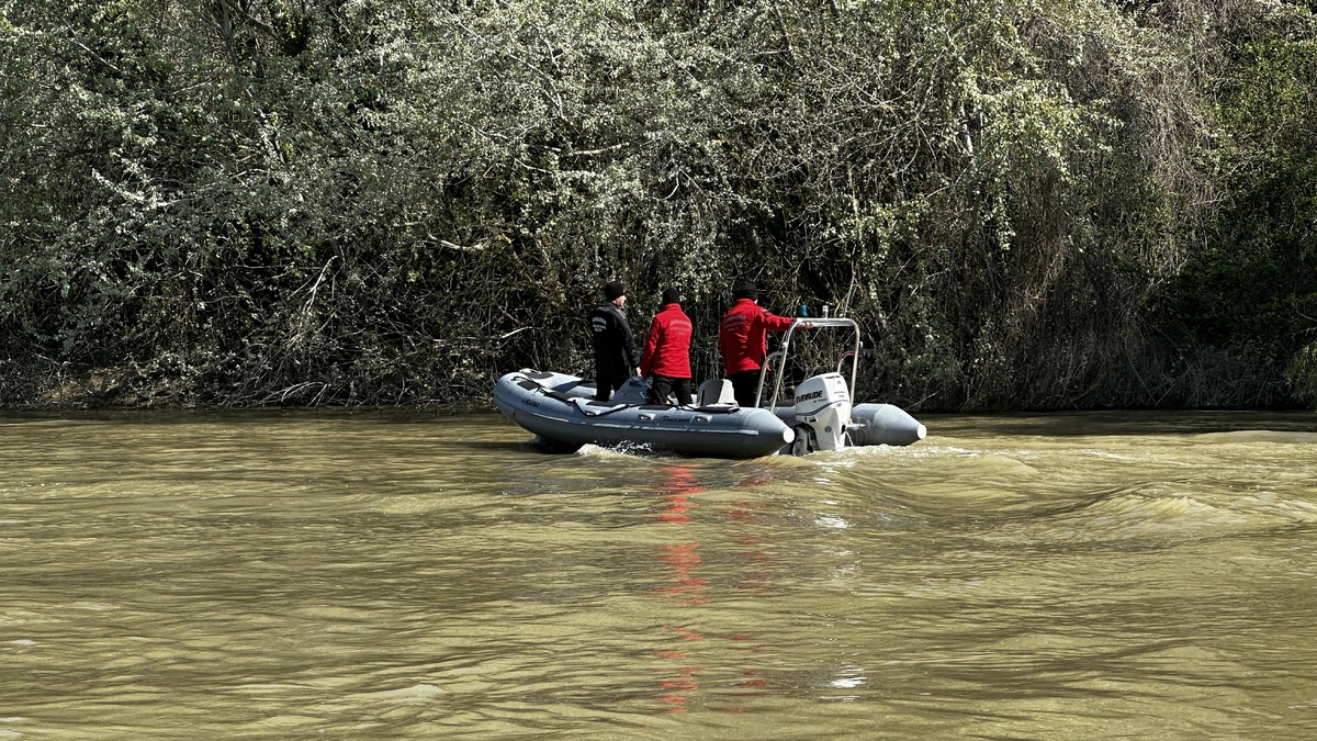 Sakarya Nehri'ne düşen çocuğu arama çalışmalarında son durum