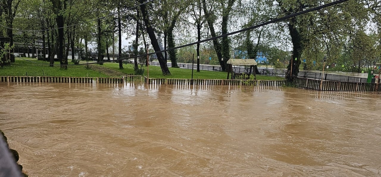 Sakarya Nehri taşma noktasına geldi; Alarm verildi