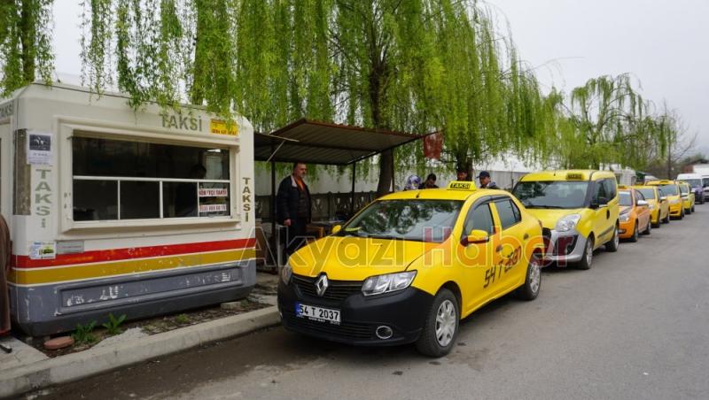 Sakarya'nın Tek Kadın Taksi Şoförü Yollarda Direksiyon Sallıyor