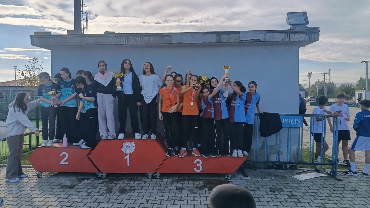 Sakarya Okul Sporlarında Topçusırtı Anadolu Kalkınma Vakfı Ortaokulu’ndan Büyük Başarı