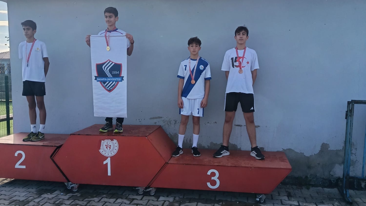 Sakarya Okul Sporlarında Topçusırtı Anadolu Kalkınma Vakfı Ortaokulu’ndan Büyük Başarı