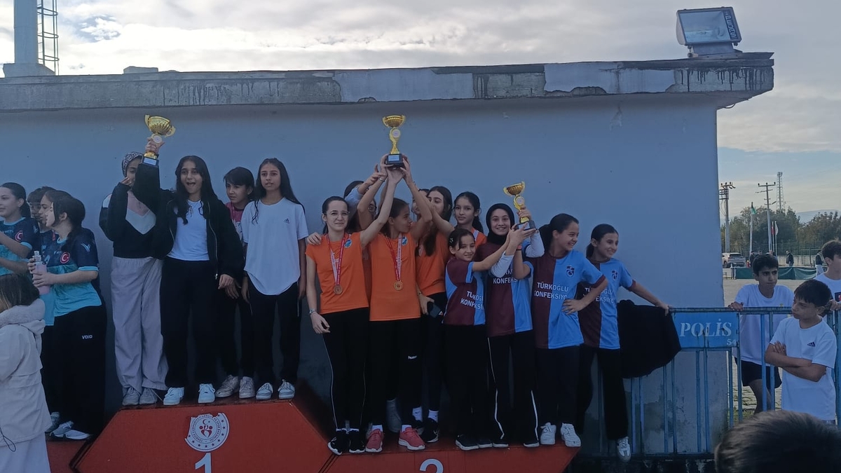 Sakarya Okul Sporlarında Topçusırtı Anadolu Kalkınma Vakfı Ortaokulu’ndan Büyük Başarı