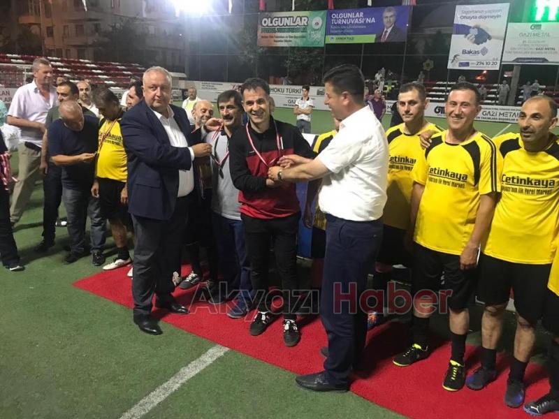 Sakarya Olgunlar  Turnuvasında kazanan  Akyazı Çetinkaya Market 