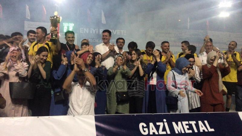 Sakarya Olgunlar  Turnuvasında kazanan  Akyazı Çetinkaya Market 