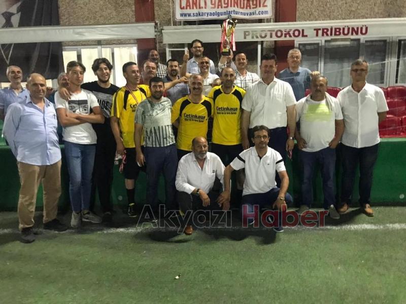 Sakarya Olgunlar  Turnuvasında kazanan  Akyazı Çetinkaya Market 