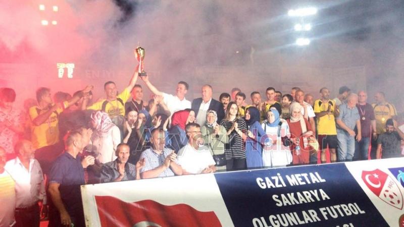 Sakarya Olgunlar  Turnuvasında kazanan  Akyazı Çetinkaya Market 