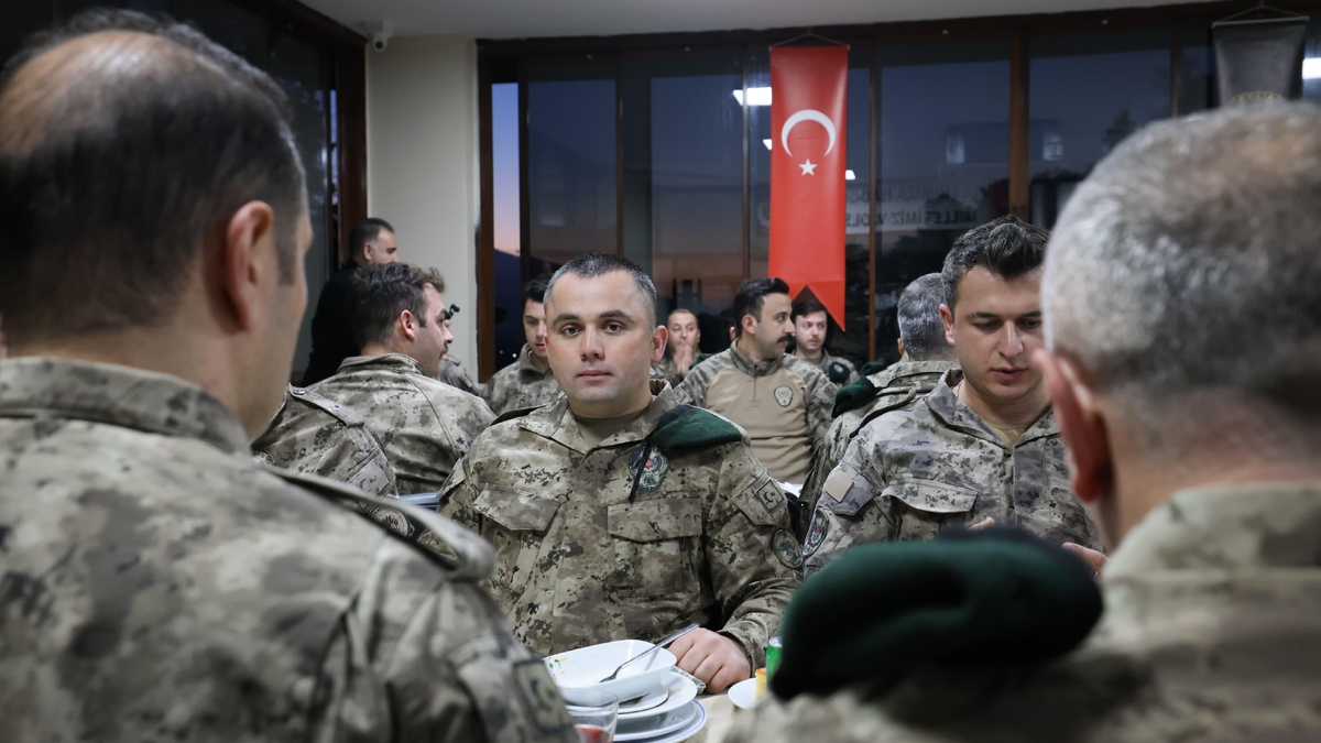 Sakarya Özel Harekat Şube Müdürlüğü'nde iftar programı