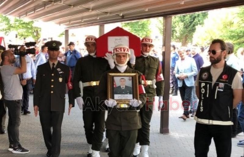 Sakarya şehidine veda etti