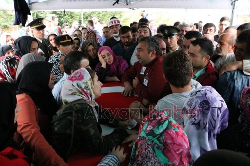 Sakarya şehidini uğurladı 