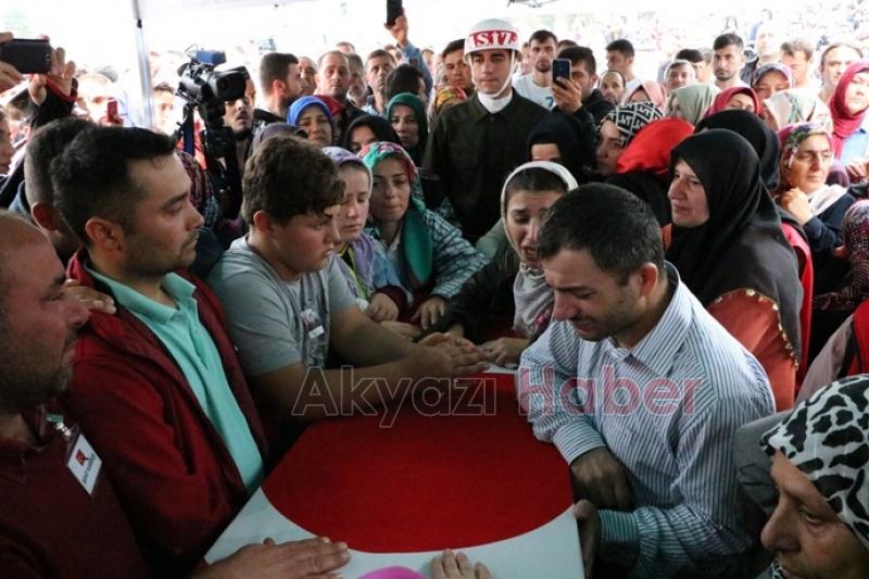 Sakarya şehidini uğurladı 