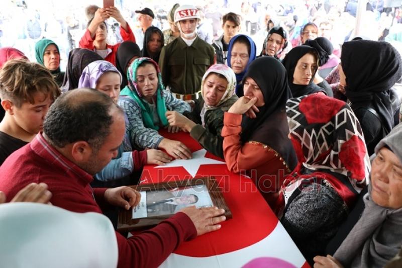 Sakarya şehidini uğurladı 