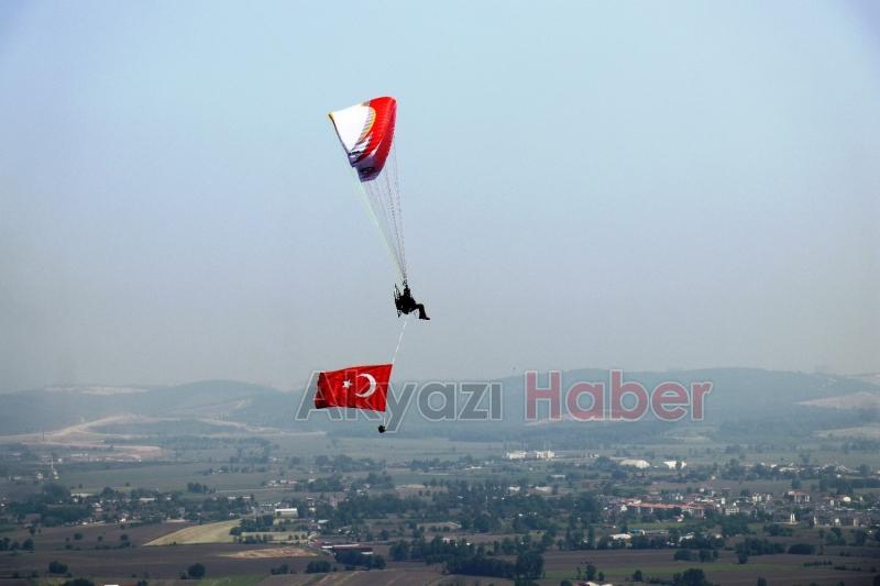 Sakarya semalarında Türk Bayrağı dalgalandırdı
