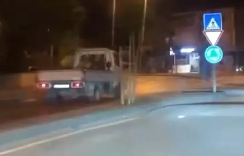 Sakarya’da Akılalmaz Trafik İhlali: Ters Şeritte Kasasında Yolcu Taşıdı