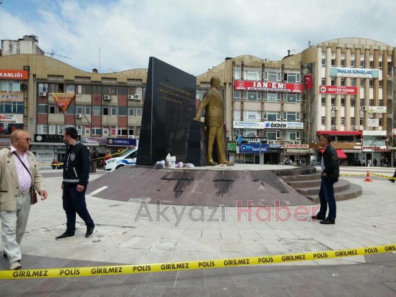 Sakaryada Atatürk Anıtına Saldırı