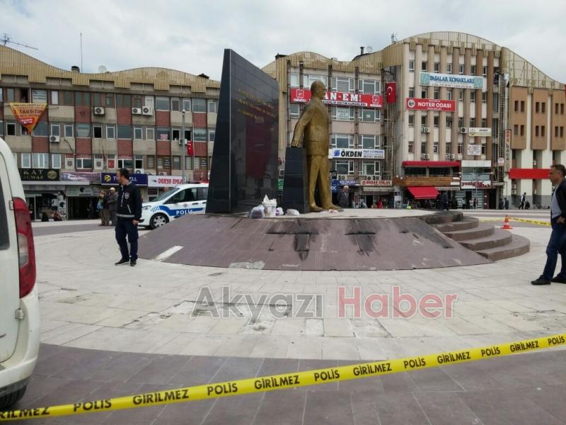 Sakaryada Atatürk Anıtına Saldırı