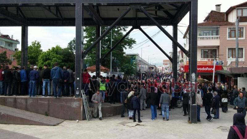 Sakaryada Atatürk Anıtına Saldırı