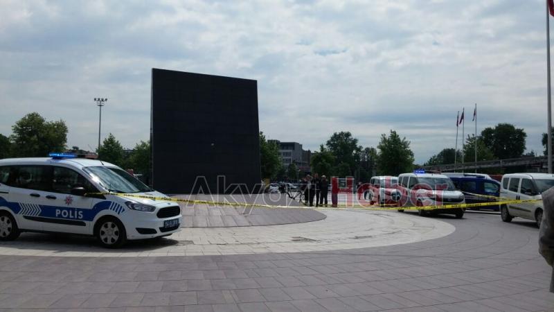 Sakaryada Atatürk Anıtına Saldırı