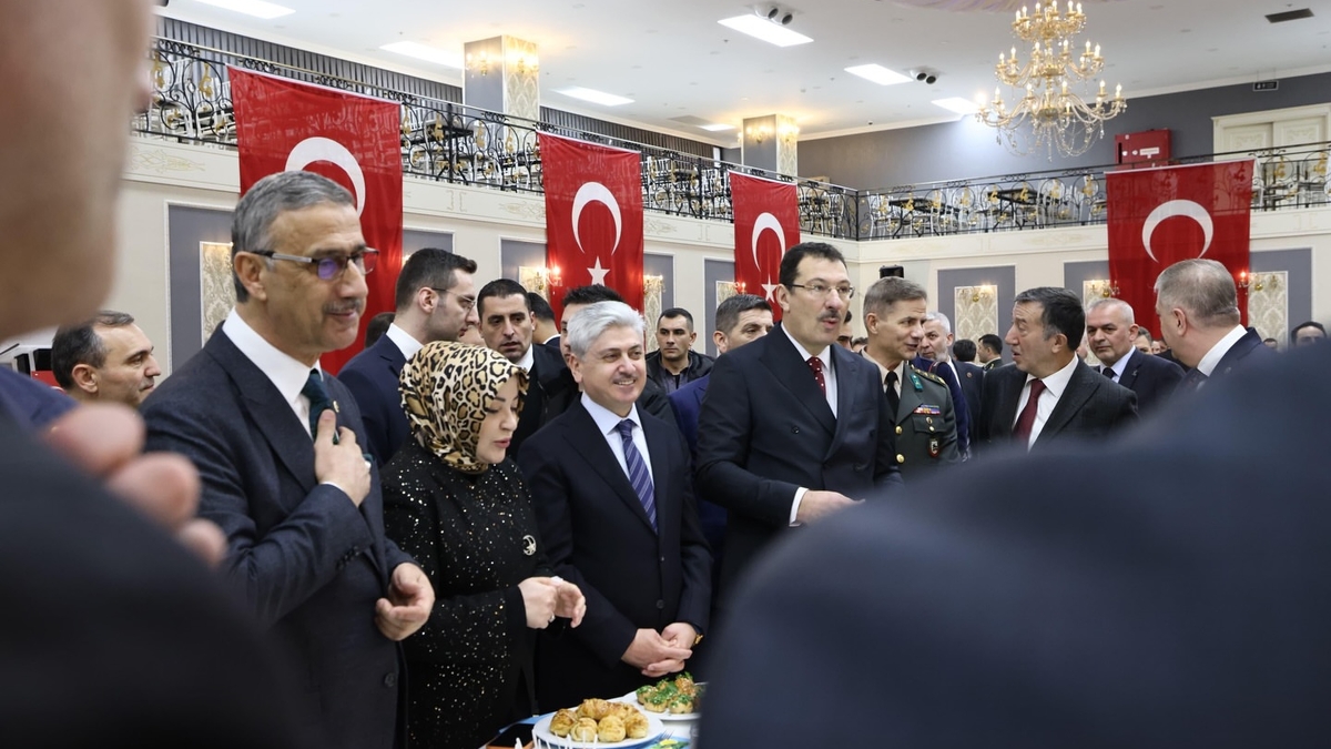 Sakarya’da Bayramlaşma Programı: Birlik ve Beraberlik Mesajları Verildi