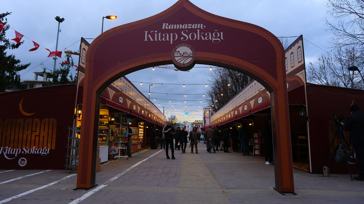 Sakarya’da bir Ramazan klasiği Kitap Sokağı kapılarını açtı