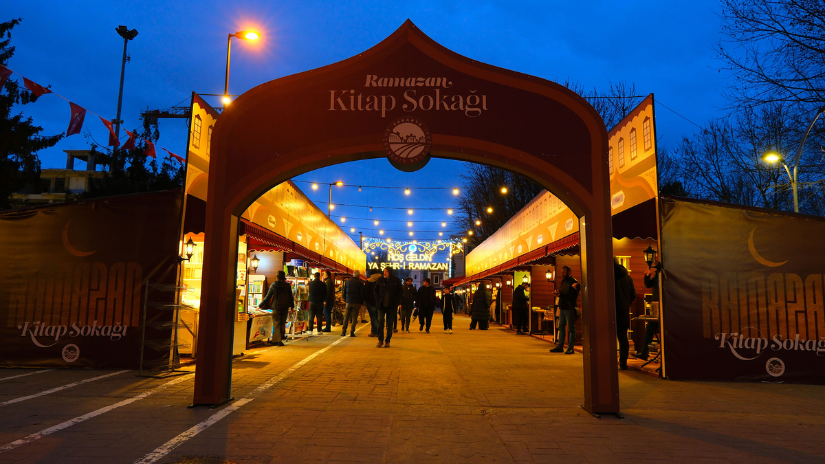 Sakarya’da bir Ramazan klasiği Kitap Sokağı kapılarını açtı