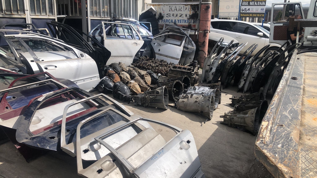 Sakarya’da kaçak oto parça operasyonu