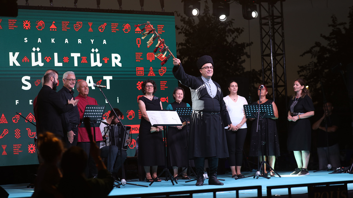 Sakarya’da  Kafkas ve İç Anadolu’nun zengin kültürüyle şölen gibi akşam