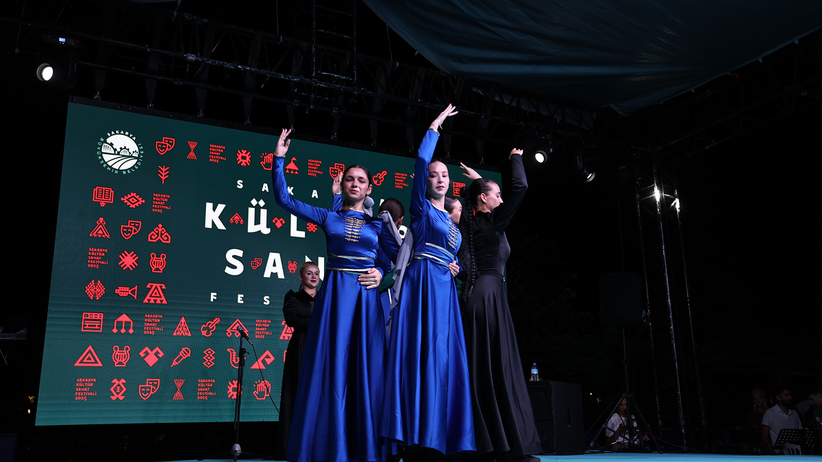 Sakarya’da  Kafkas ve İç Anadolu’nun zengin kültürüyle şölen gibi akşam
