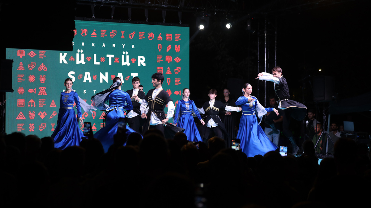 Sakarya’da  Kafkas ve İç Anadolu’nun zengin kültürüyle şölen gibi akşam